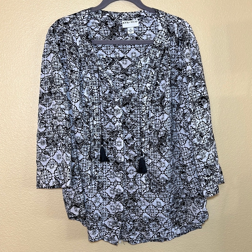 Black and White Light Weight Long Sleeve Blouse